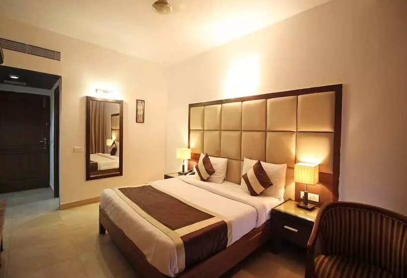 Hotelli Kailash Plaza