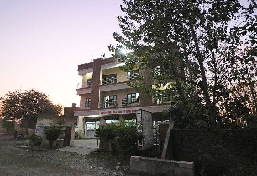 בית מלון כפרי Ojus Tower By Oyo Rooms