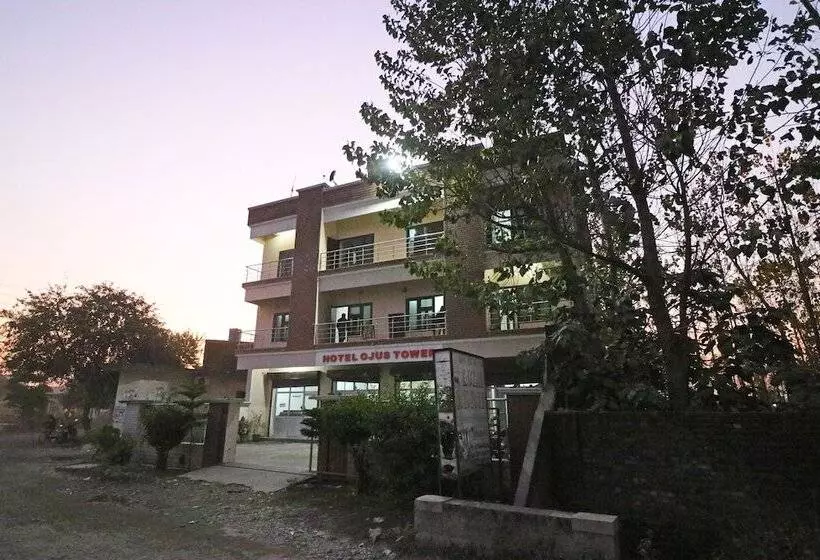 ホテル Ojus Tower By Oyo Rooms