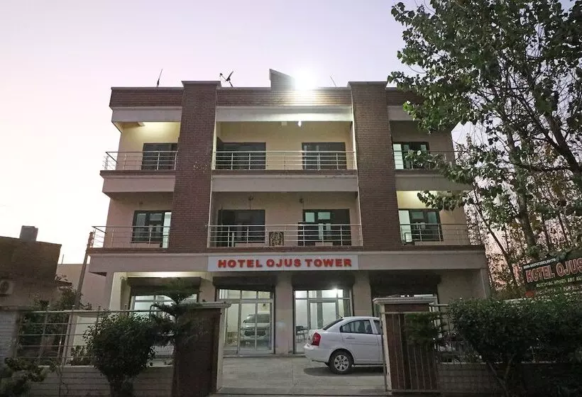 ホテル Ojus Tower By Oyo Rooms