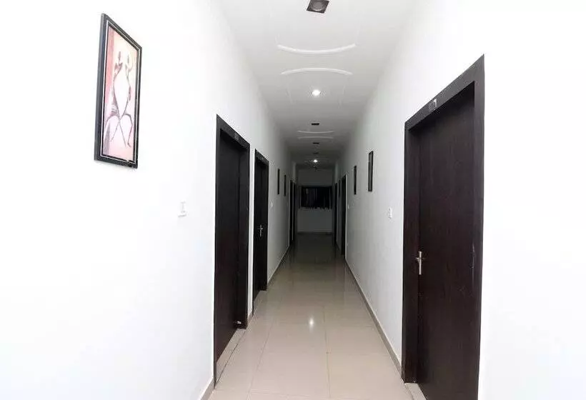 ホテル Ojus Tower By Oyo Rooms