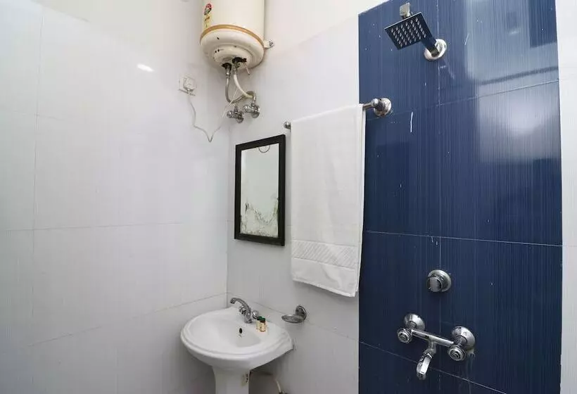 ホテル Ojus Tower By Oyo Rooms