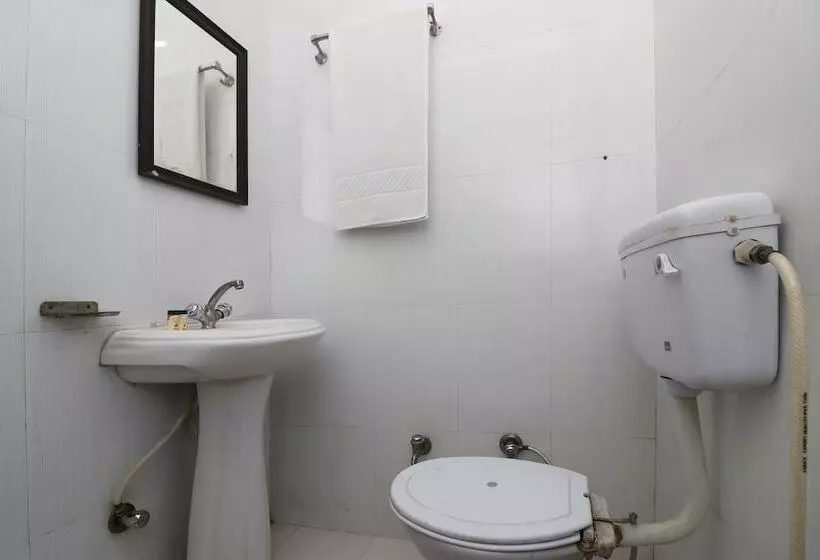 ホテル Ojus Tower By Oyo Rooms