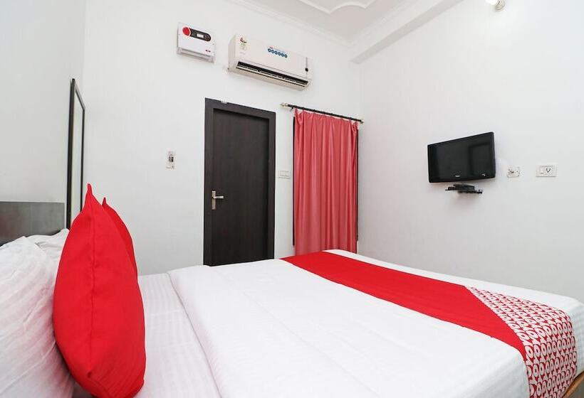 בית מלון כפרי Ojus Tower By Oyo Rooms