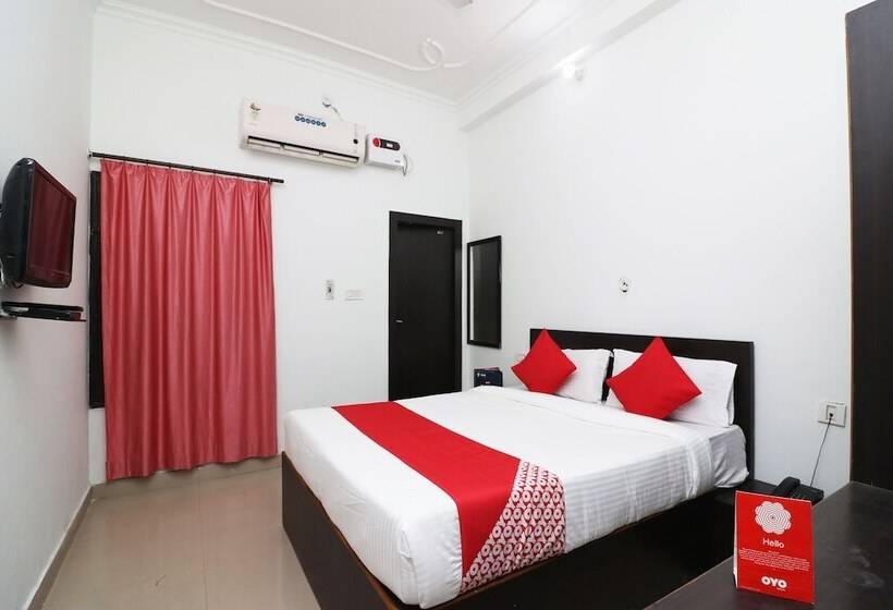 בית מלון כפרי Ojus Tower By Oyo Rooms