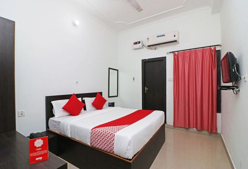 בית מלון כפרי Ojus Tower By Oyo Rooms