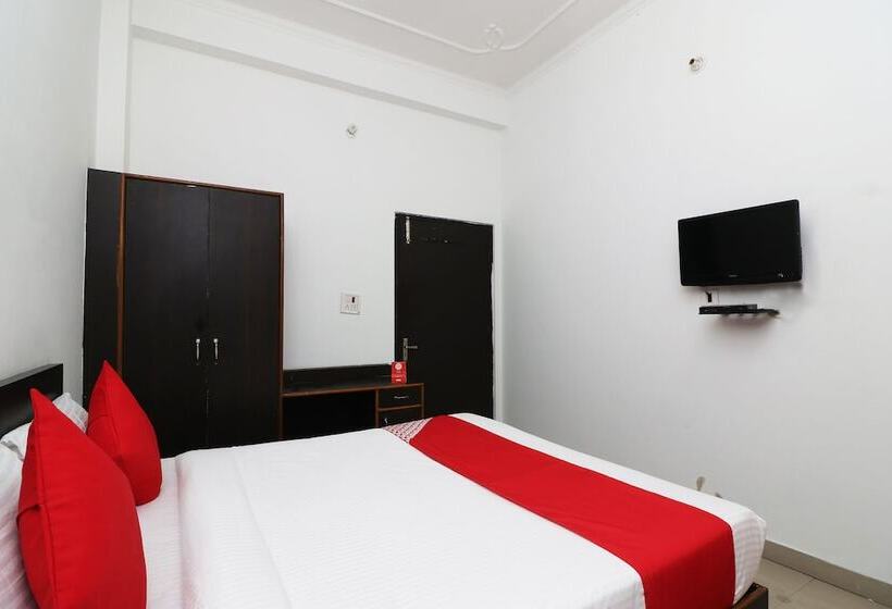 בית מלון כפרי Ojus Tower By Oyo Rooms