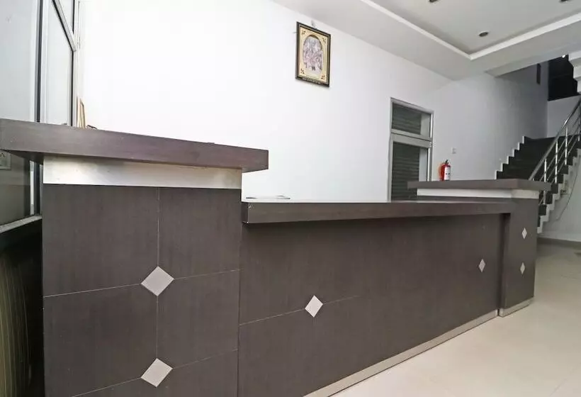 ホテル Ojus Tower By Oyo Rooms