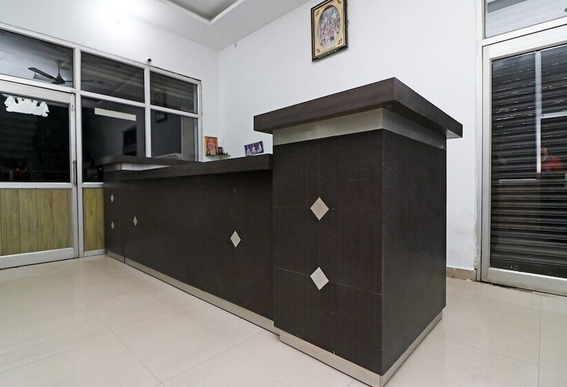 בית מלון כפרי Ojus Tower By Oyo Rooms