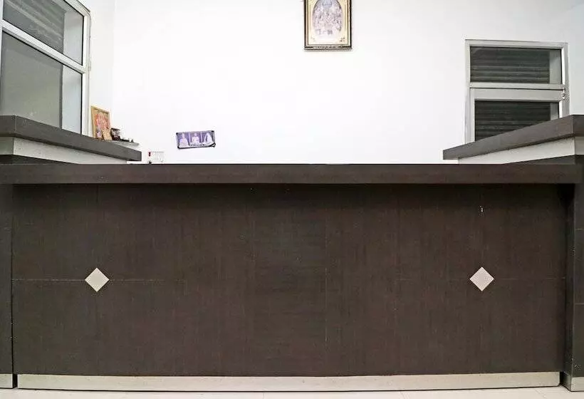 ホテル Ojus Tower By Oyo Rooms