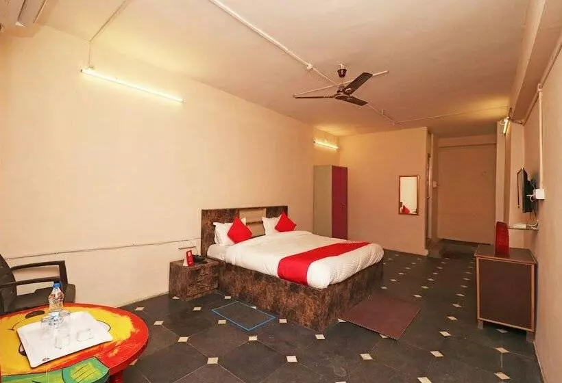 Hotelli Sai Yatri Niwas By Oyo Rooms