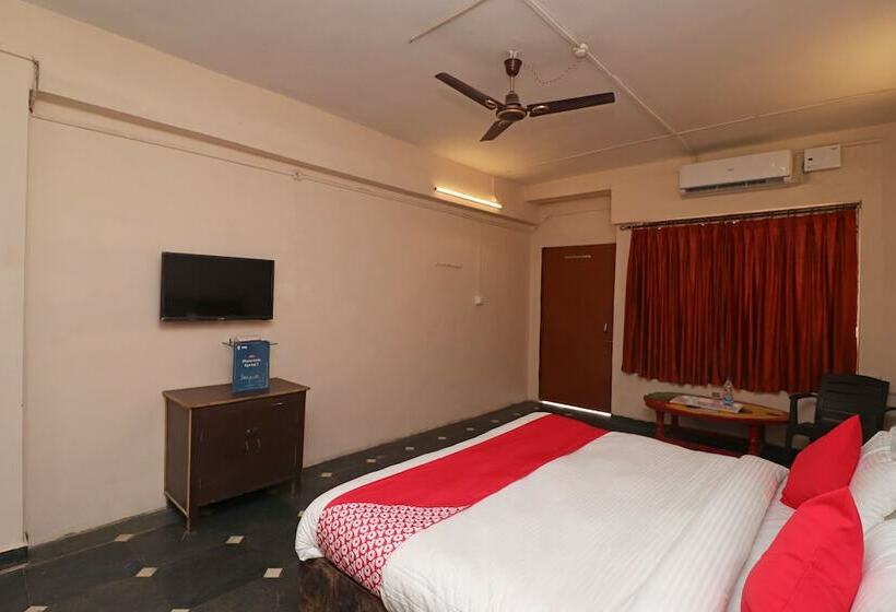 호텔 Sai Yatri Niwas By Oyo Rooms