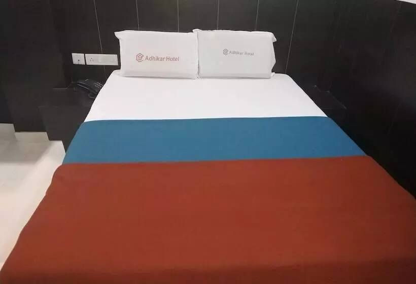 Iroomz Hotel Adhikar