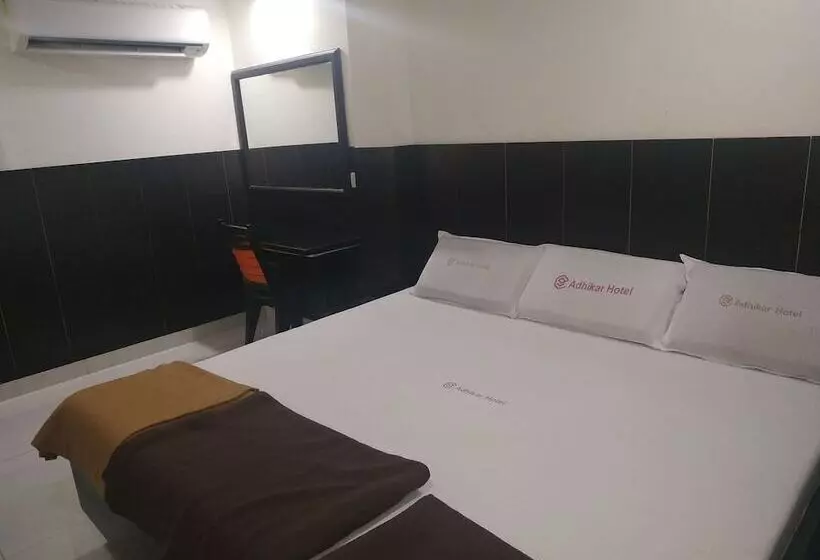 Iroomz Hotel Adhikar