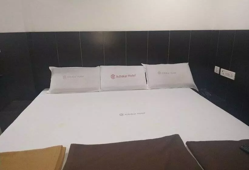 Iroomz Hotel Adhikar