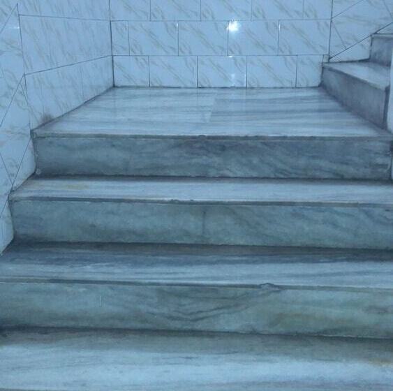 Iroomz Hotel Nandini Lodge