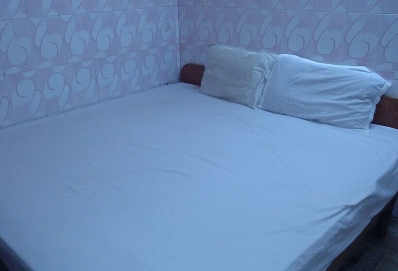 Iroomz Hotel Nandini Lodge