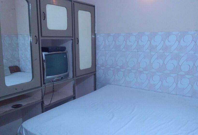 Iroomz Hotel Nandini Lodge