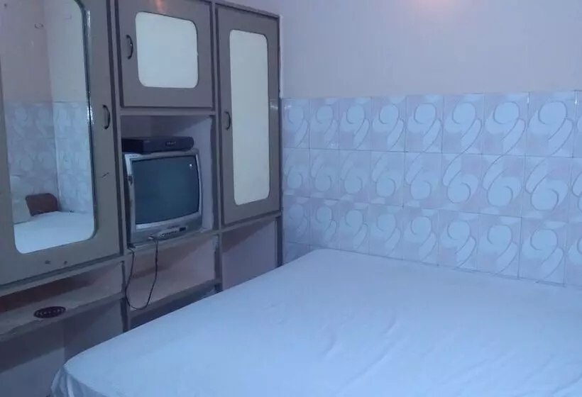 Iroomz Hotel Nandini Lodge