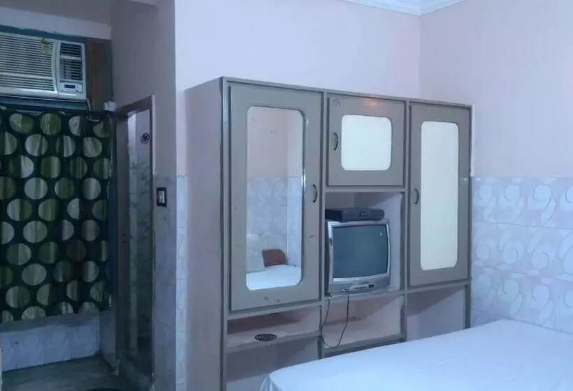 Iroomz Hotel Nandini Lodge