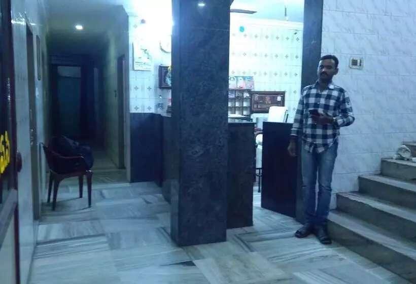 Iroomz Hotel Nandini Lodge