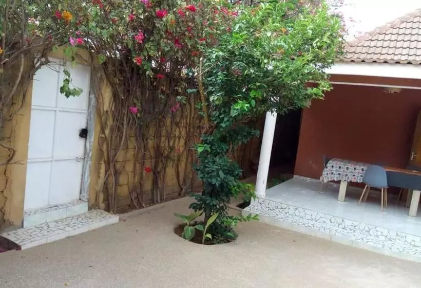 پانسیون Chez Coumba Et Daniel