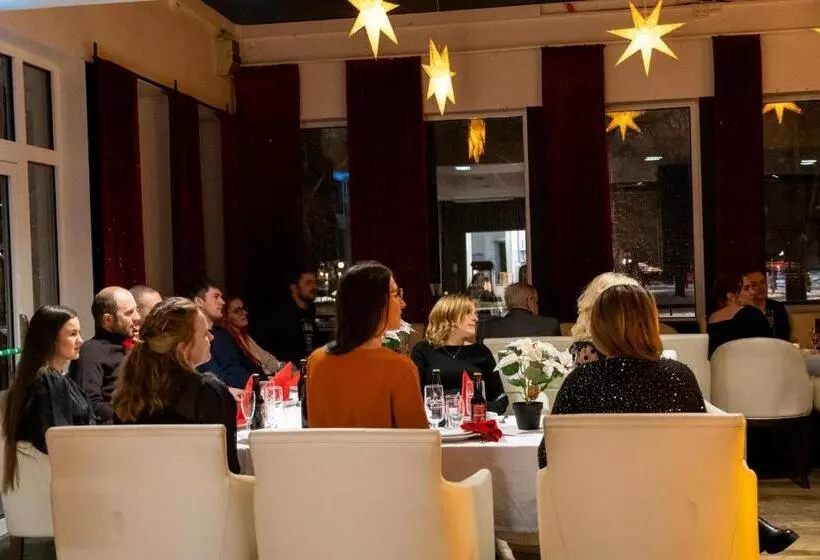 Vänerport Stadshotell I Mariestad