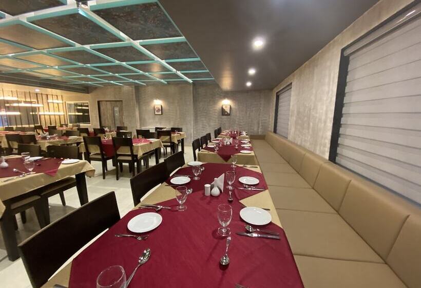 Hotell Aarunya Royale