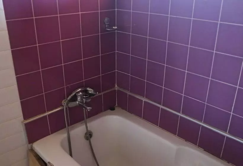 Hotelli Bigiza Court