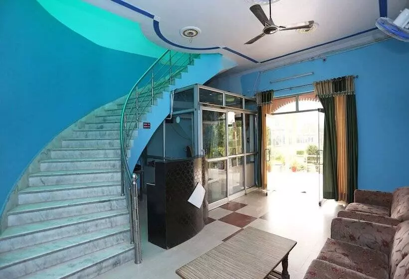 ホテル Dolly By Oyo Rooms