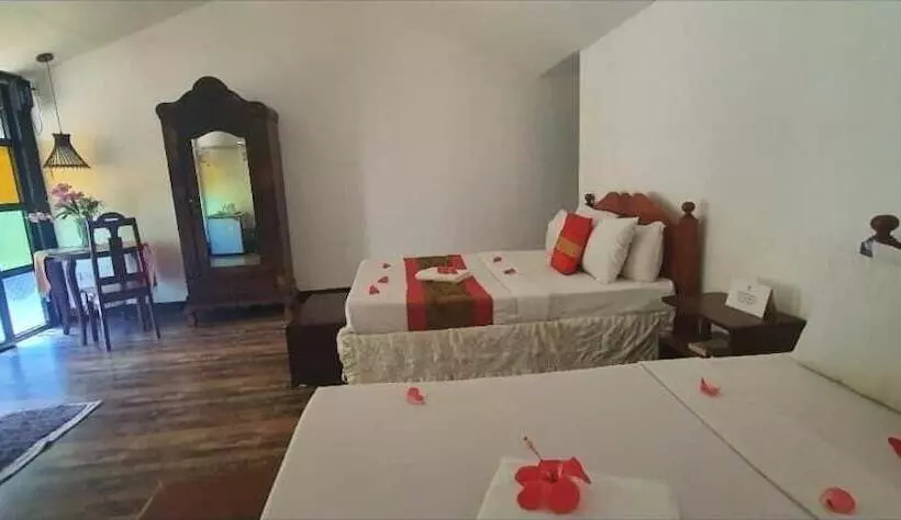 Hotelli Evangeline Beach Resort