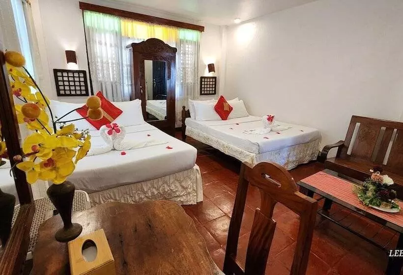 Hotelli Evangeline Beach Resort