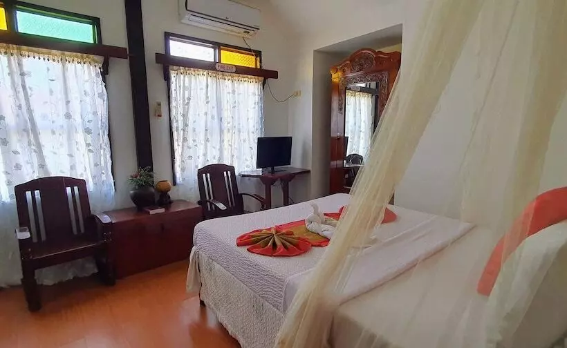 Hotelli Evangeline Beach Resort