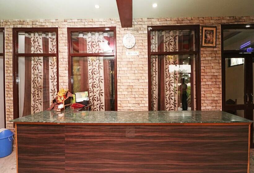 ホテル Lakshya Palace By Oyo Rooms