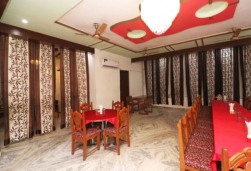 ホテル Lakshya Palace By Oyo Rooms