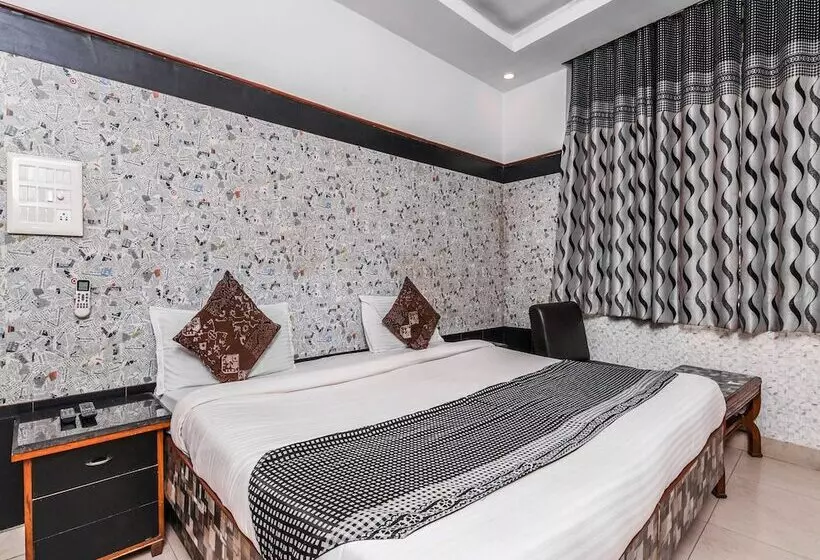 هتل Oyo 7304 Stay Jangpura
