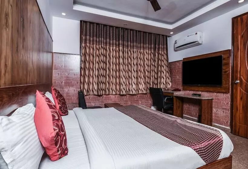 هتل Oyo 7304 Stay Jangpura