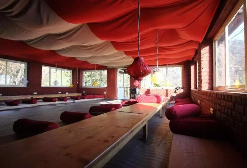هتل Triund Camps Riverside Resort