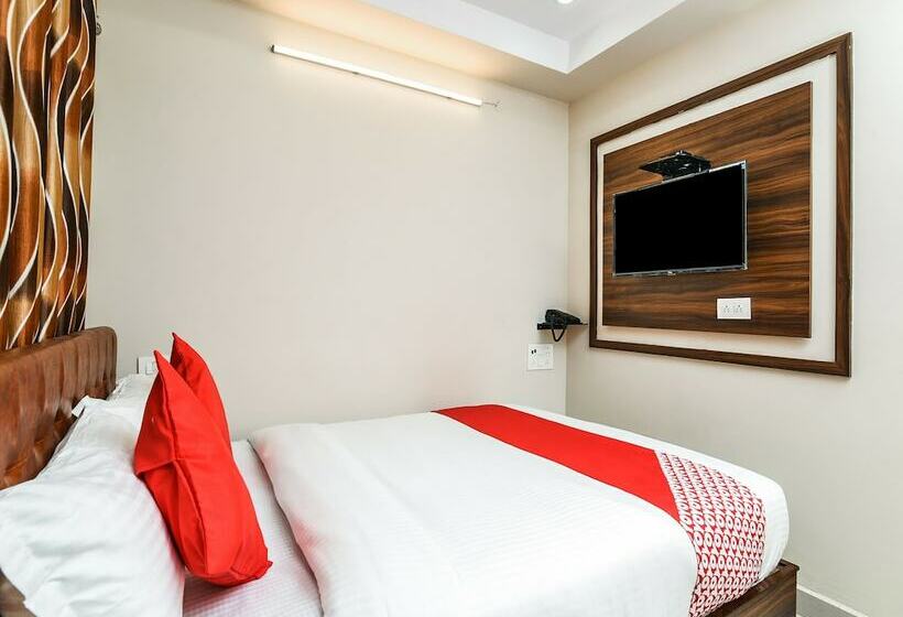 Oyo 26559 Renuka Hotels