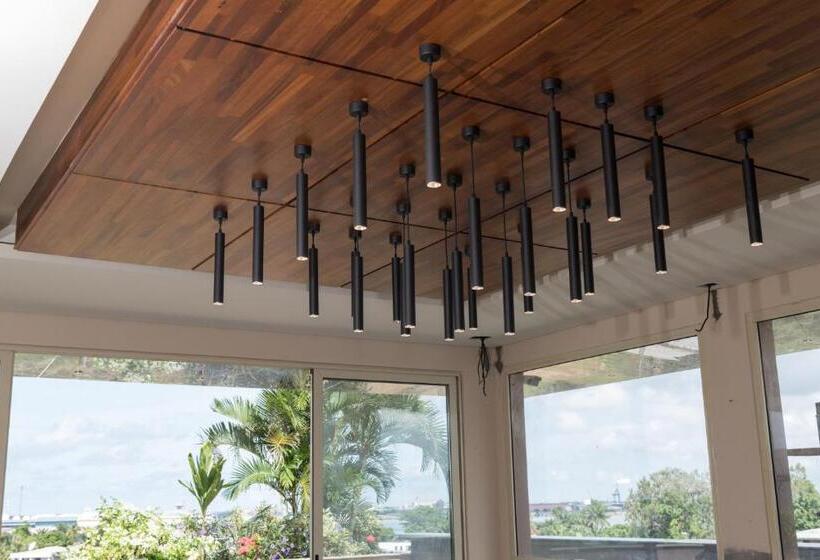 Roots Hotel Apartments Abidjan