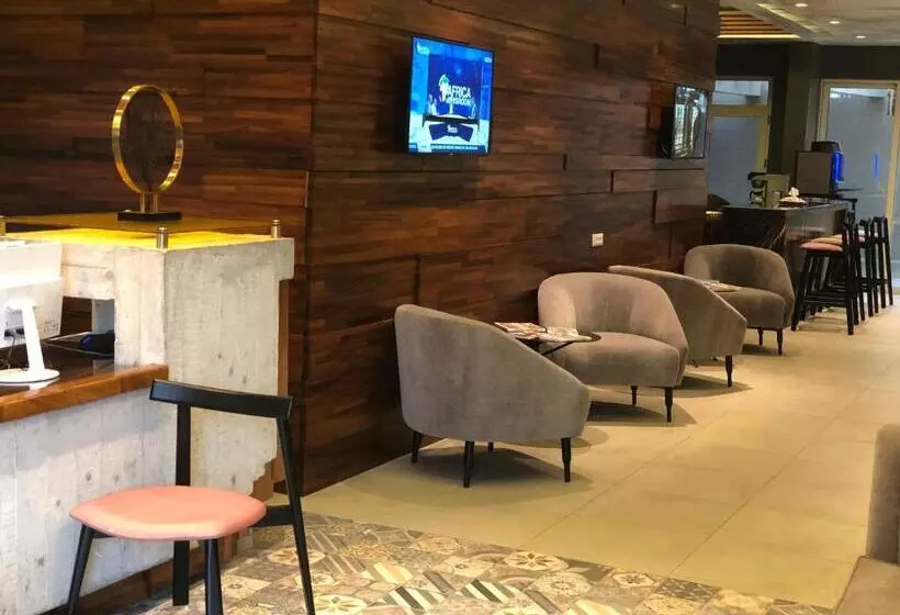 Roots Hotel Apartments Abidjan