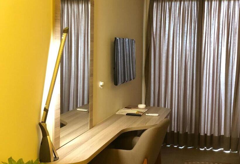 Roots Hotel Apartments Abidjan