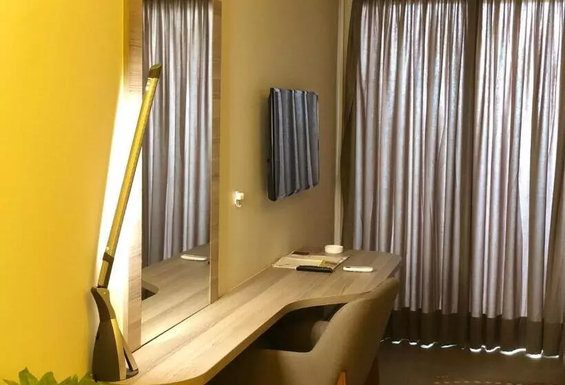 Roots Hotel Apartments Abidjan