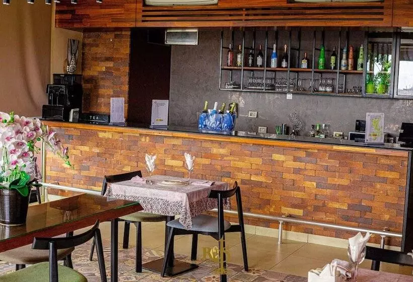 Roots Hotel Apartments Abidjan