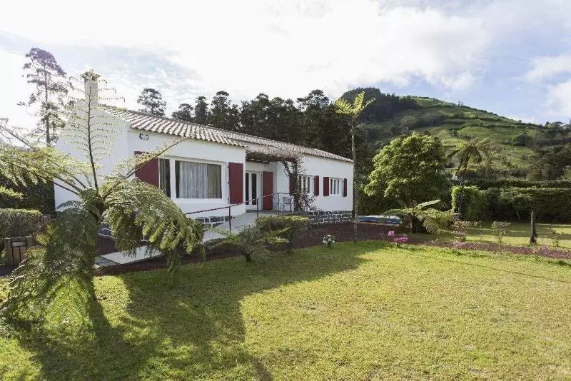 Sete Cidades Lake Lodge