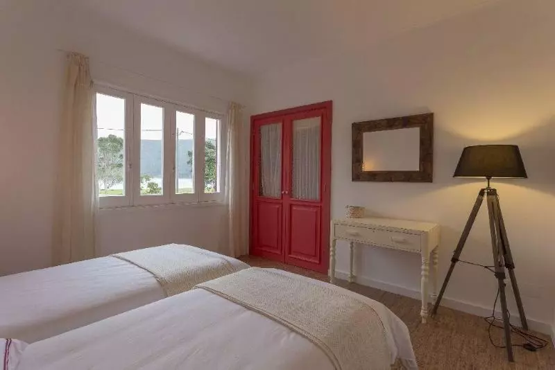 Sete Cidades Lake Lodge