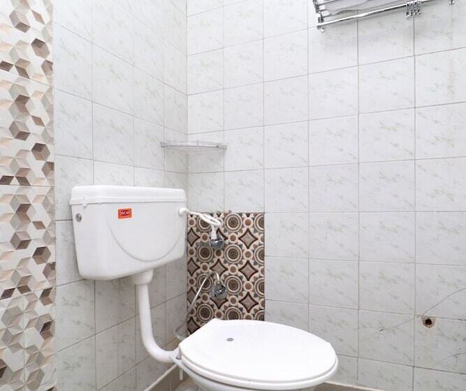 Ab Hotel By Oyo Rooms