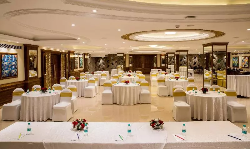 هتل Regenta Central Cassia Zirakpur Chandigarh