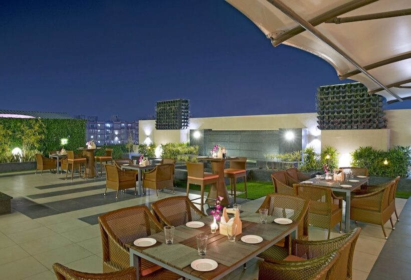 هتل Regenta Central Cassia Zirakpur Chandigarh