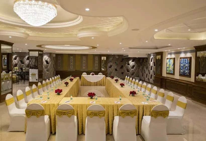 هتل Regenta Central Cassia Zirakpur Chandigarh